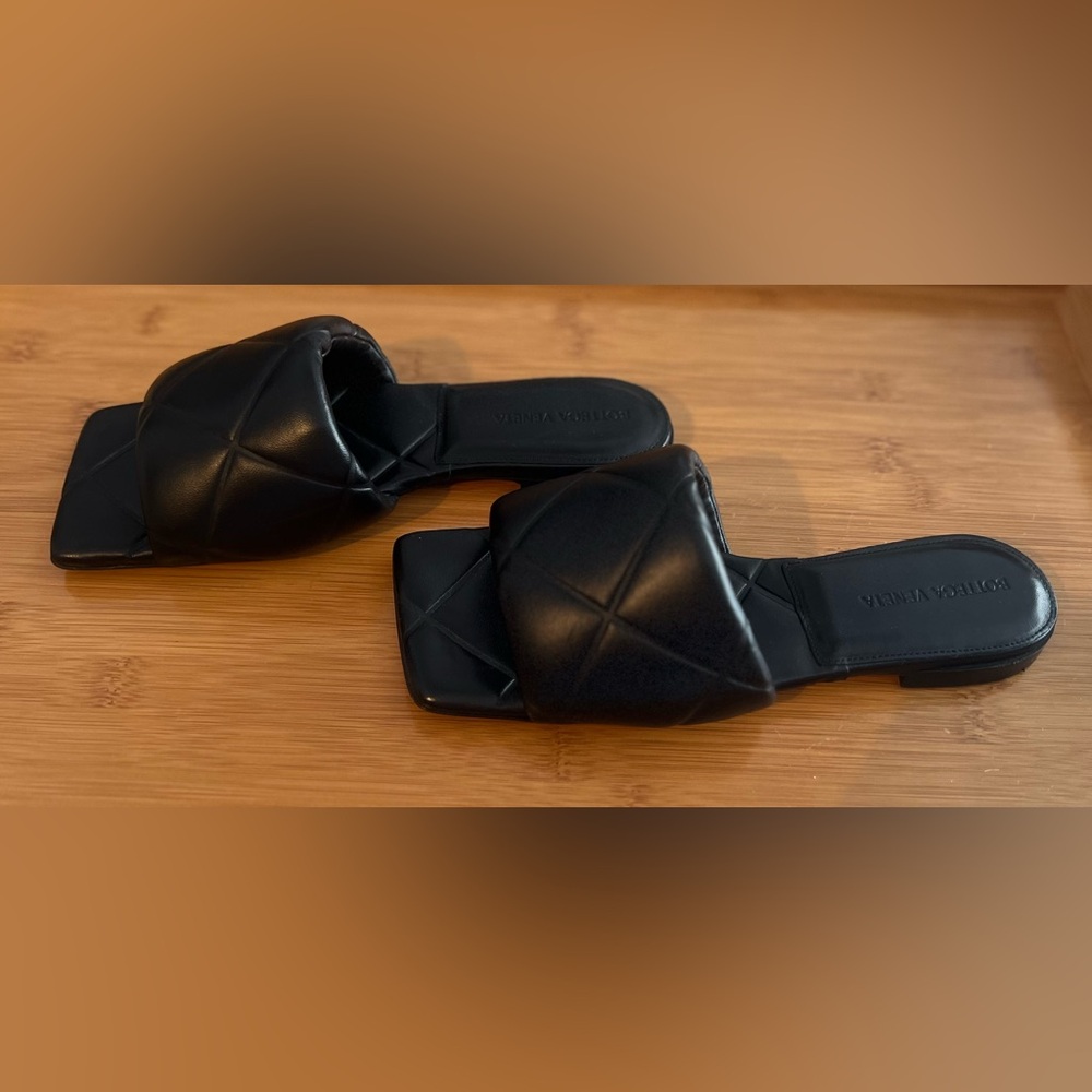 Bottega Veneta Lido Flat Sandal - Picture 4 of 5